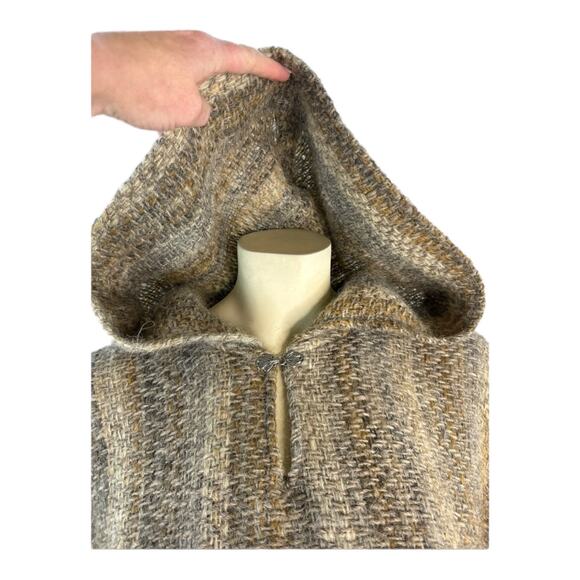 American Vintage Handwoven Poncho Ruana hooded with silver clasp at neck size M - Picture 3 of 13